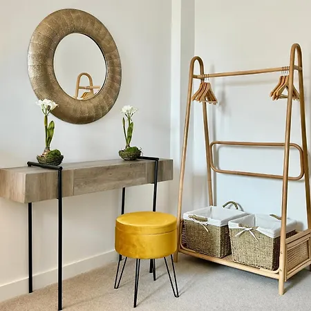 27 Citygate Apartment *