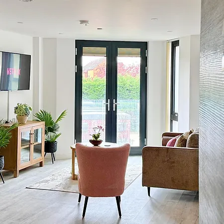 27 Citygate Apartment