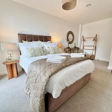 27 Citygate Apartment
